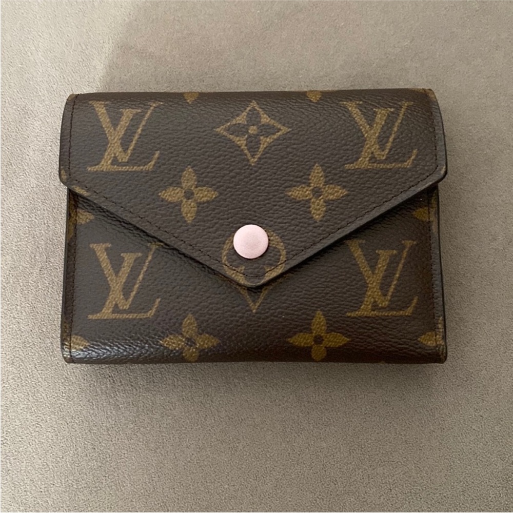 LOUIS VUITTON Monogram Victorine Wallet - Picture 2 of 8